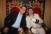 CSU Generalsekretär Markus Blume mit Clown Prince Henry im Circus Krone bei der Premiere der 2. Winterspielzeit 2020 (©Foto: Martin Schmitz)